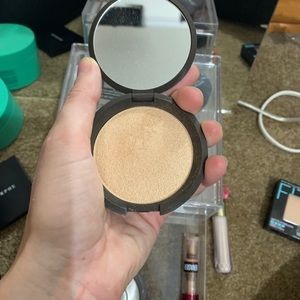 Becca highlighter
